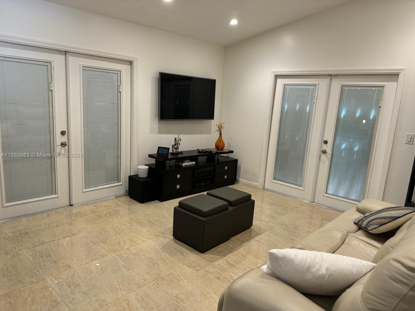 LAKES ON THE GREEN GLYNN - Residential Lease