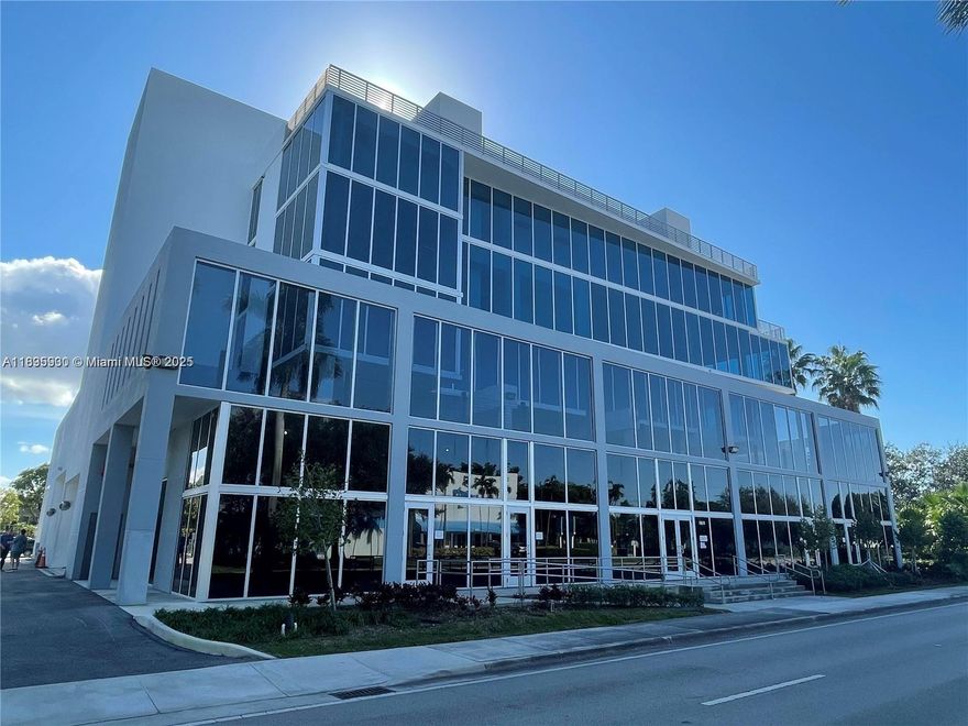 Prime corner retail space available at Elite Office Centre in Doral! This ground-floor unit offers nearly 2,400 sq ft of high-visibility frontage with direct exposure to NW 33rd Street. Ideal for retail, showroom, or professional services in a modern Class A building. High ceilings, abundant natural light, and ample parking. Prestigious location near major highways, hotels, and CityPlace Doral.