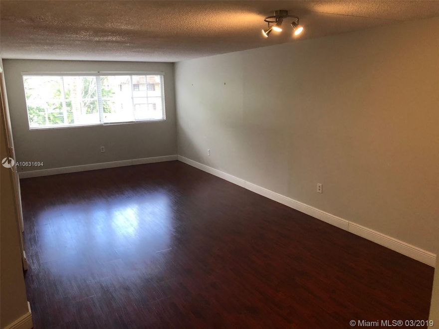 Beautiful 1 BR 1 BA in Mirassou, excellent condition, tile and laminated floors. Washer and dryer inside the unit. gated community with club house, gym and pools. Equal Housing Opportunity.
