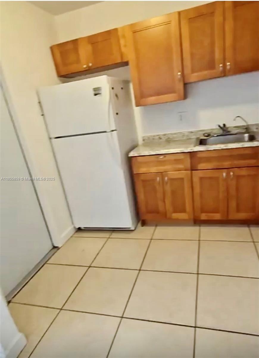 This charming townhouse offers 2 generous bedrooms and 1.5 bathrooms, perfectly designed for comfort and functionality. Enjoy the convenience of an in-unit washer and dryer, plus a large private patio ideal for relaxing or entertaining. Located in a secure and well-maintained community, Townhouses in Plantation, this home offers excellent accessibility to shopping, dining, major highways, and top-rated schools. A great opportunity to live in one of Plantation’s most desirable areas!