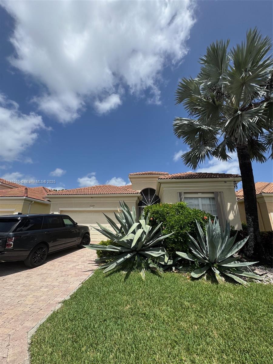 Charming and well maintained 2-bed, 2-bath with a half bathroom home in the sought after vibrant Vizcaya community in Delray Beach. This single-story villa boasts an open floor plan with vaulted ceilings, and a modern kitchen with granite countertops. The spacious primary suite features dual walk-in closets and an ensuite with double vanities, a Roman tub, and a shower. Enjoy serene pool views, perfect for relaxing. Amenities include a renovated clubhouse, fitness center, heated pool, and social events. Close to Florida's Turnpike, Downtown Delray’s beaches, dining, and shopping. Comes Fully Furnished or Furnishings can be removed. Move-in ready with a 2-car garage.
