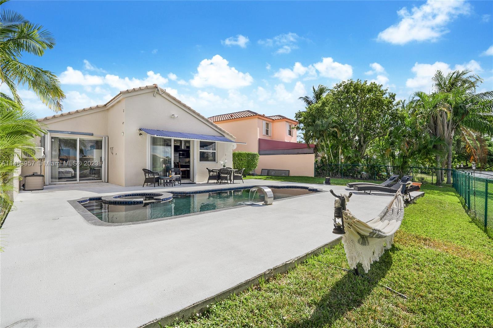 TOWNGATE - Residential