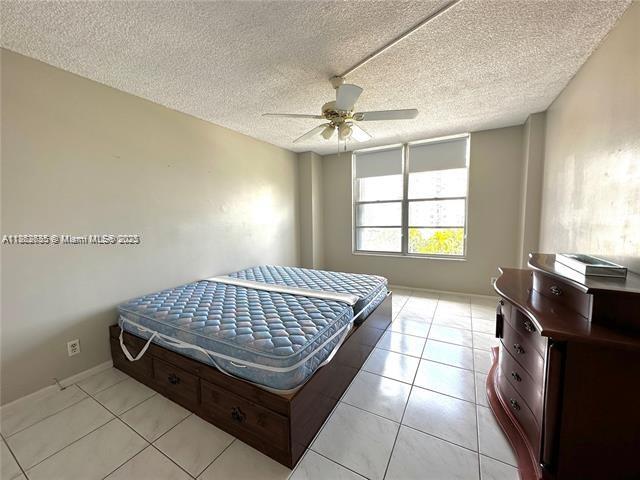 HALLMARK OF HOLLYWOOD CON - Residential Lease