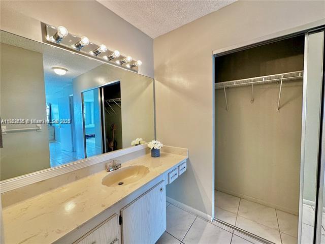 HALLMARK OF HOLLYWOOD CON - Residential Lease