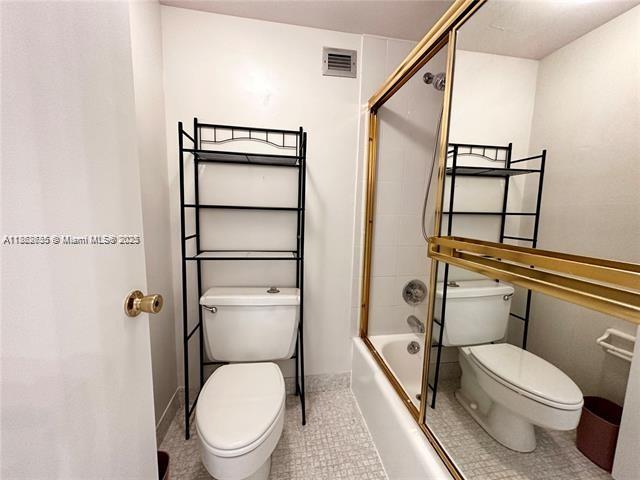 HALLMARK OF HOLLYWOOD CON - Residential Lease