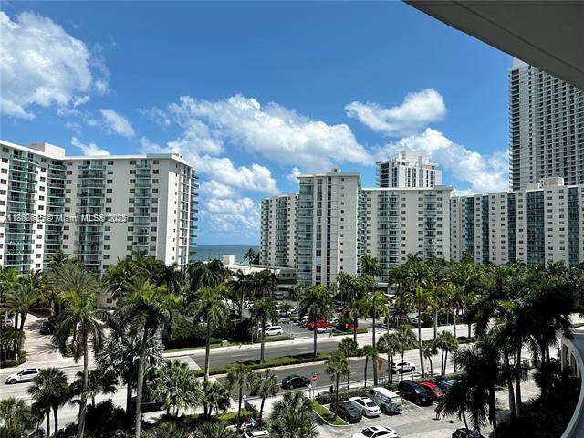 HALLMARK OF HOLLYWOOD CON - Residential Lease