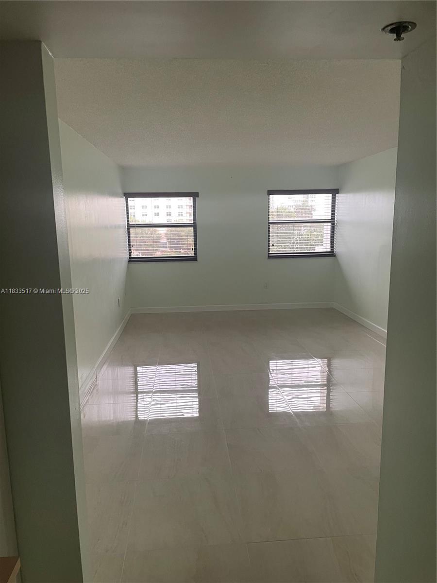 SUMMIT CONDO - Residential