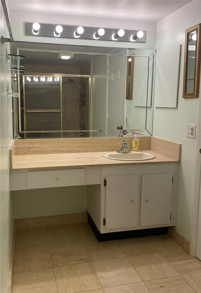 SUMMIT CONDO - Residential