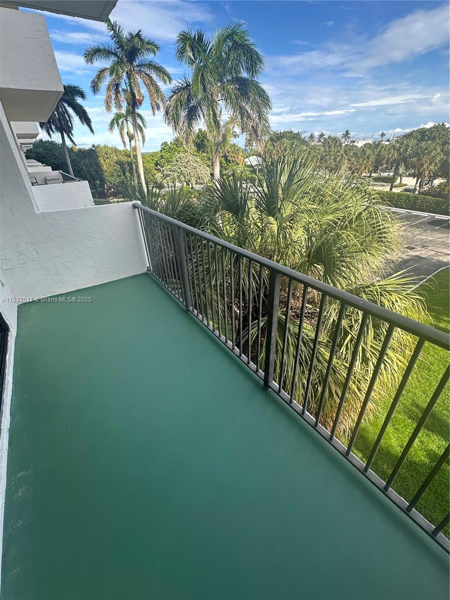 SUMMIT CONDO - Residential