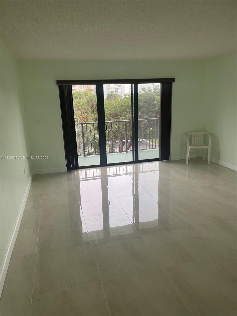 SUMMIT CONDO - Residential