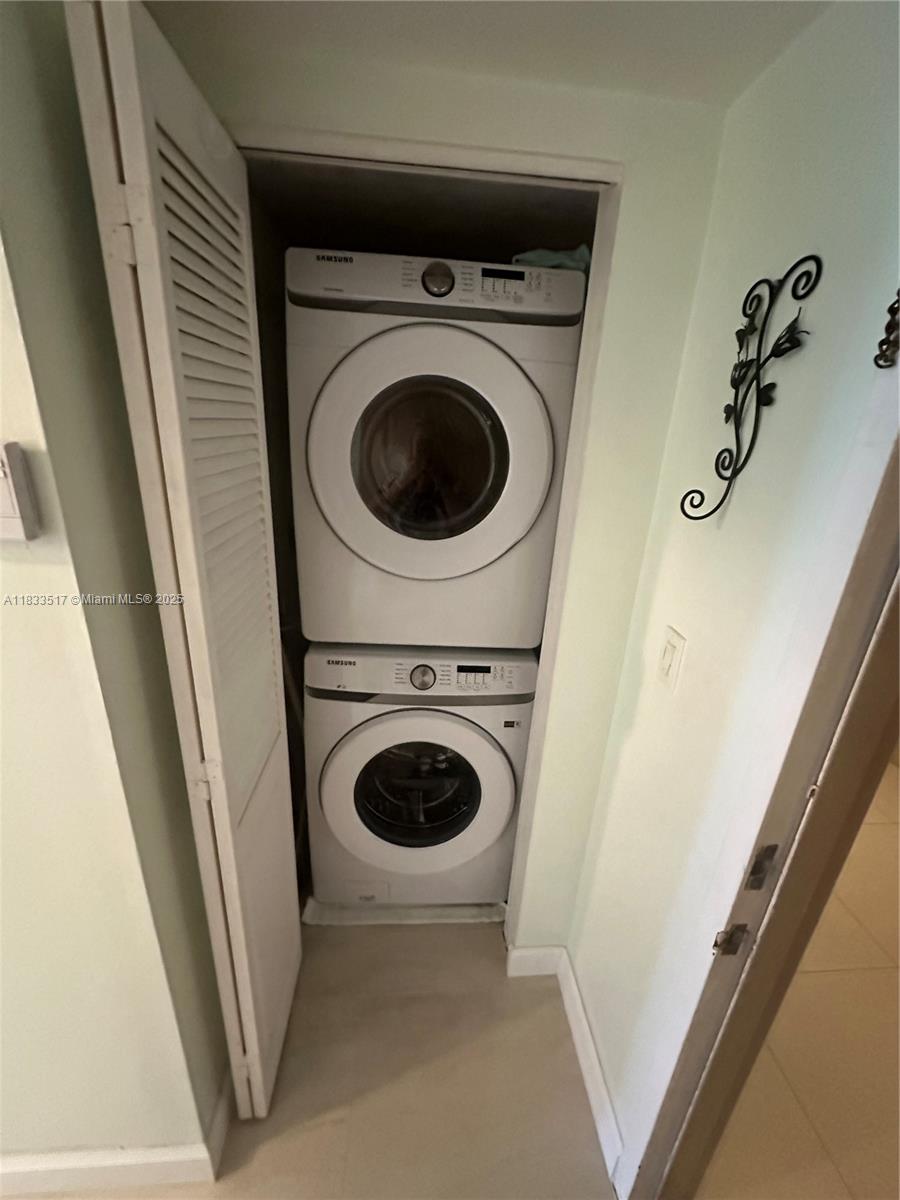 SUMMIT CONDO - Residential