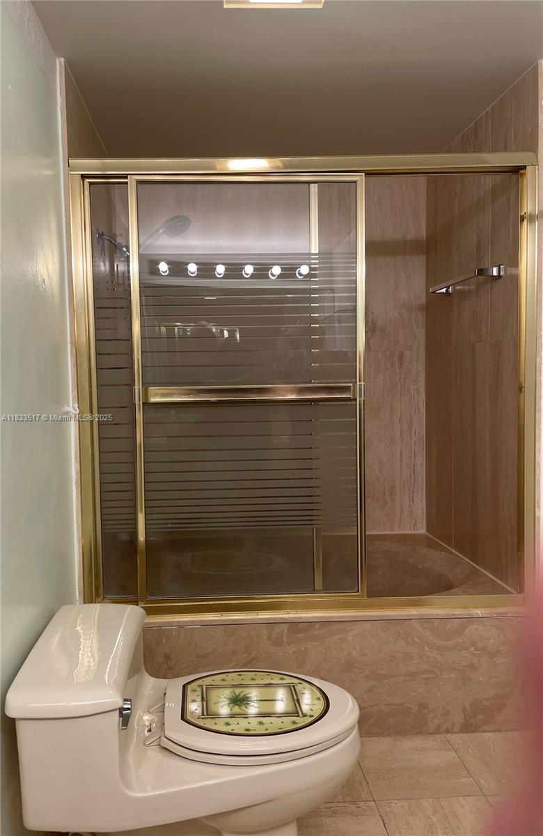 SUMMIT CONDO - Residential