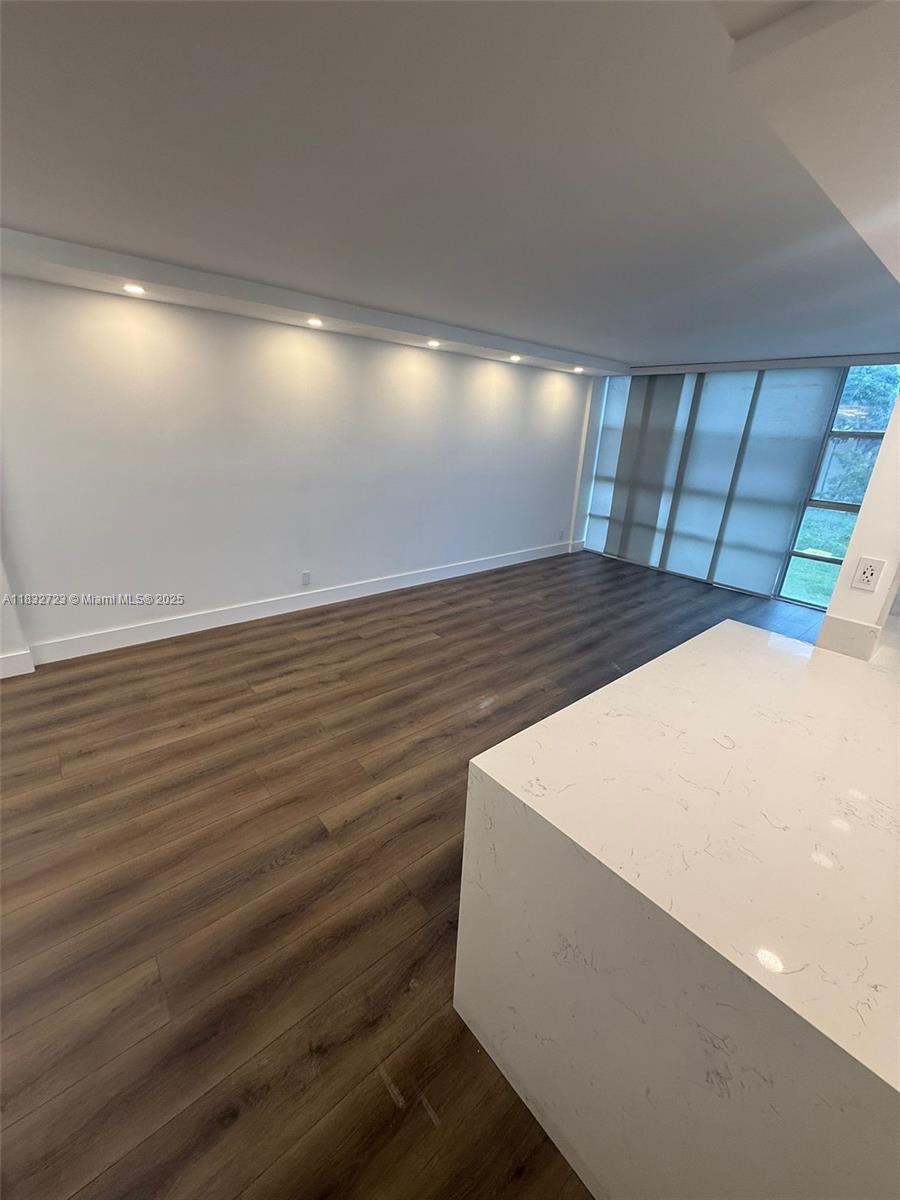 851 Three Islands Blvd 209