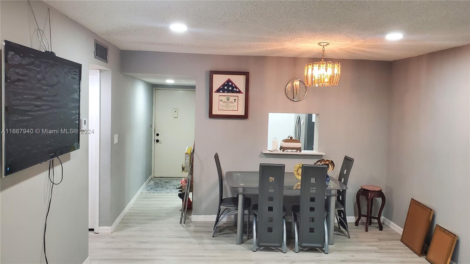 Immaculate and Spacious 1bed 1 bath/1/2 bath unit, move in ready, best within Capri Gardens, lots of amenities, close to the beaches and major highways.
