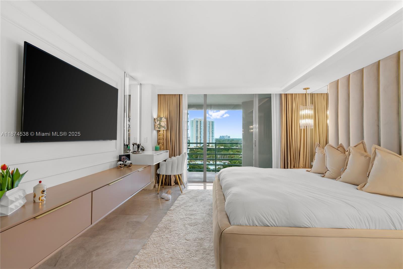 ATLANTIS ON BRICKELL COND - Residential