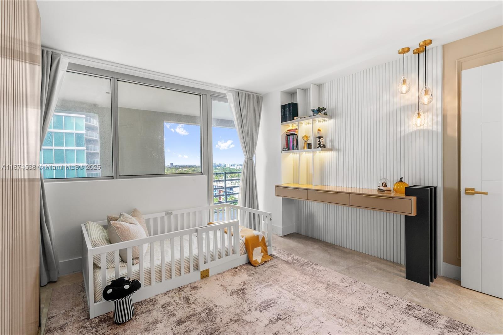 ATLANTIS ON BRICKELL COND - Residential