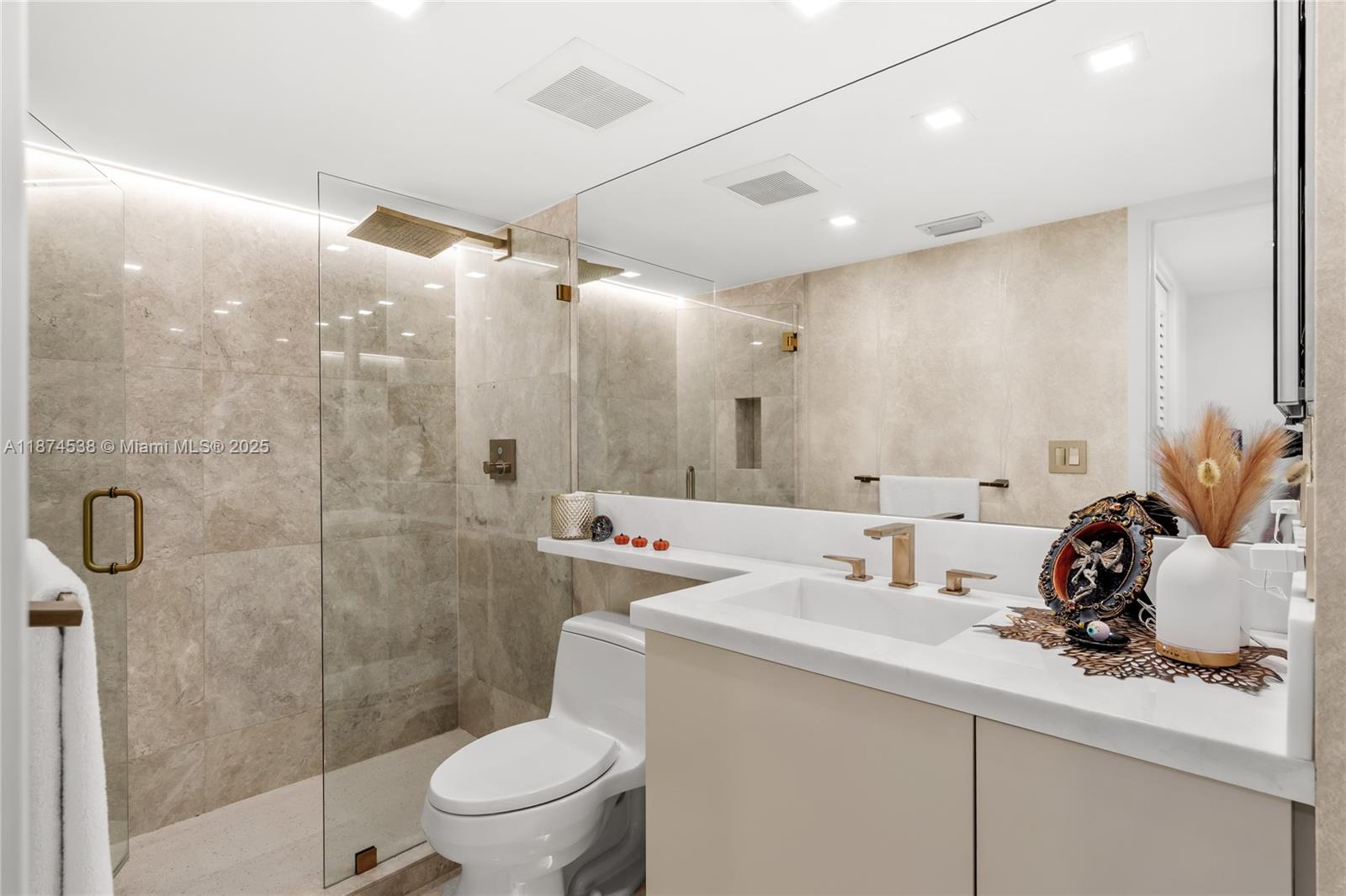 ATLANTIS ON BRICKELL COND - Residential