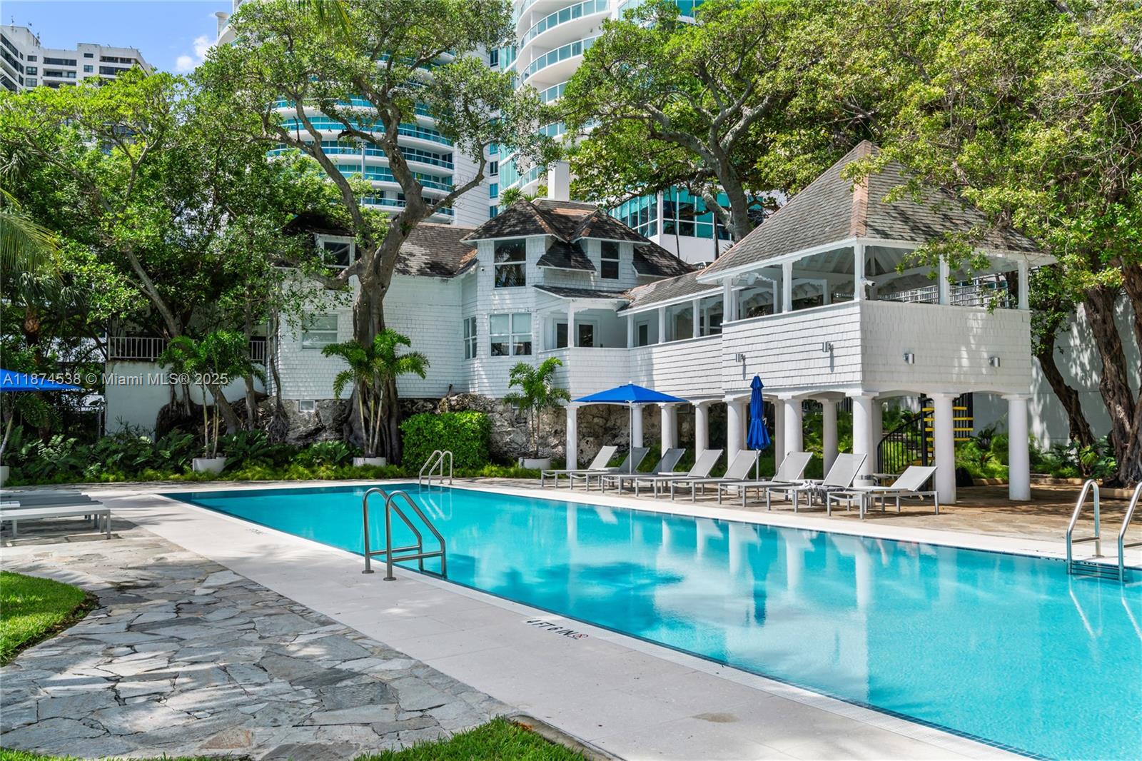 ATLANTIS ON BRICKELL COND - Residential