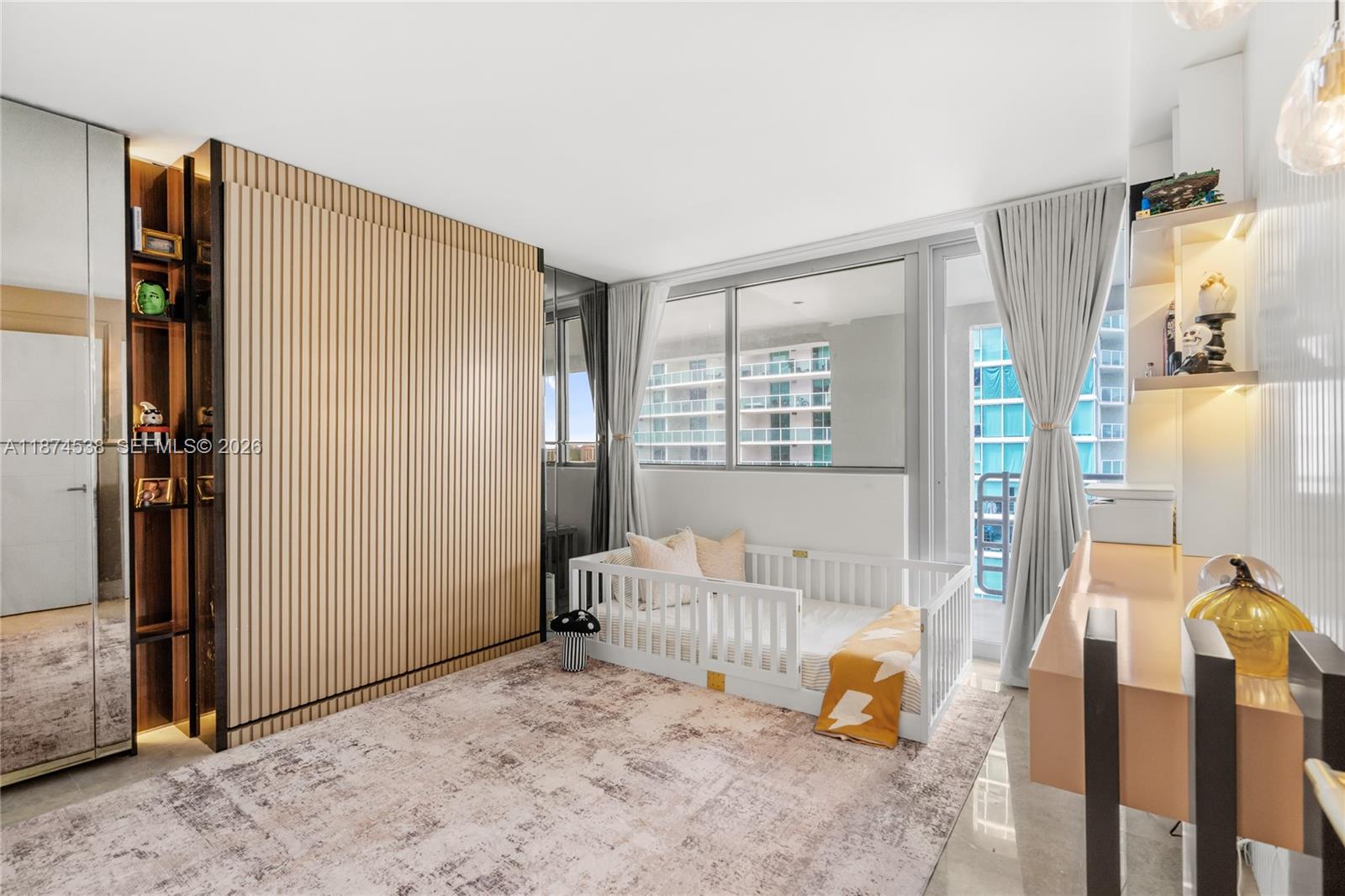 ATLANTIS ON BRICKELL COND - Residential