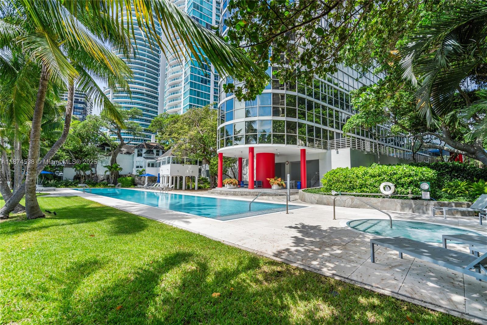 ATLANTIS ON BRICKELL COND - Residential