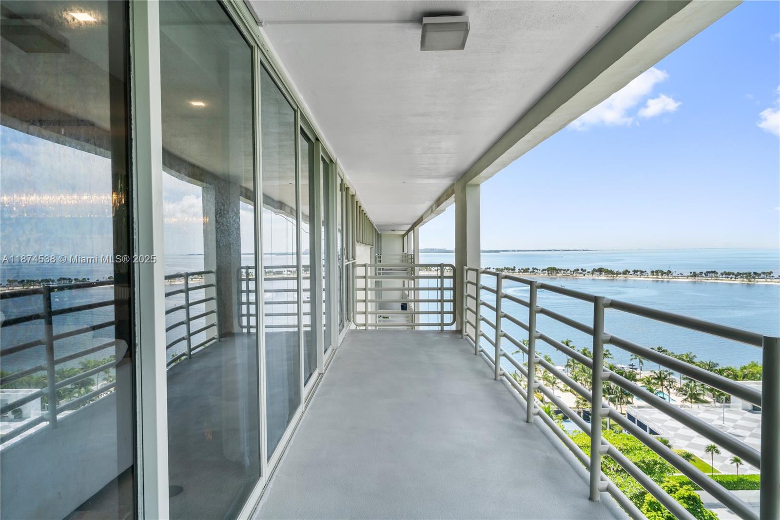 ATLANTIS ON BRICKELL COND - Residential