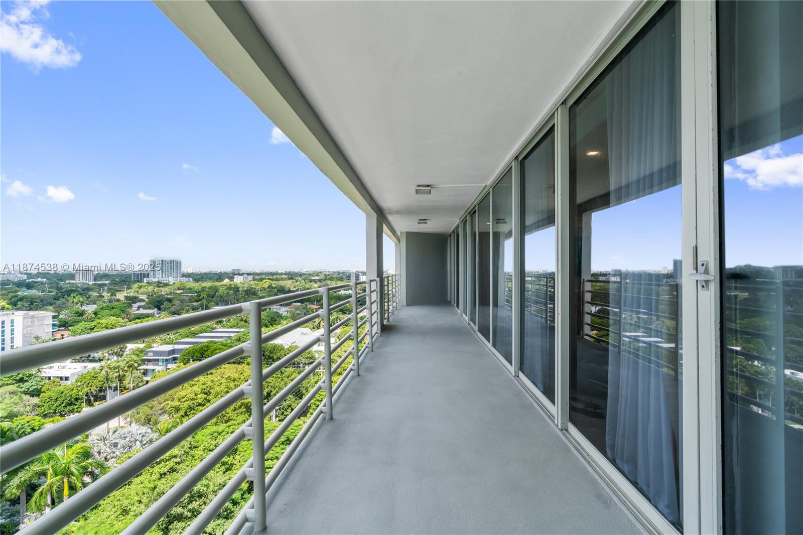 ATLANTIS ON BRICKELL COND - Residential