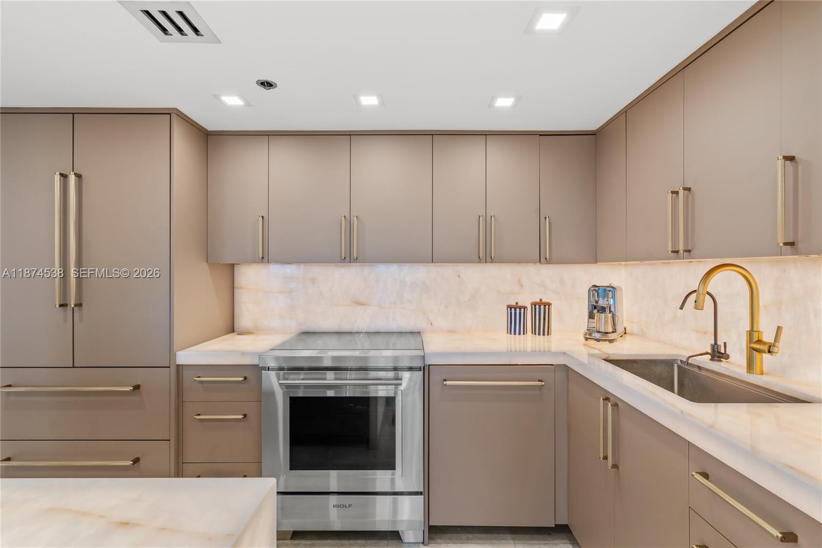 ATLANTIS ON BRICKELL COND - Residential