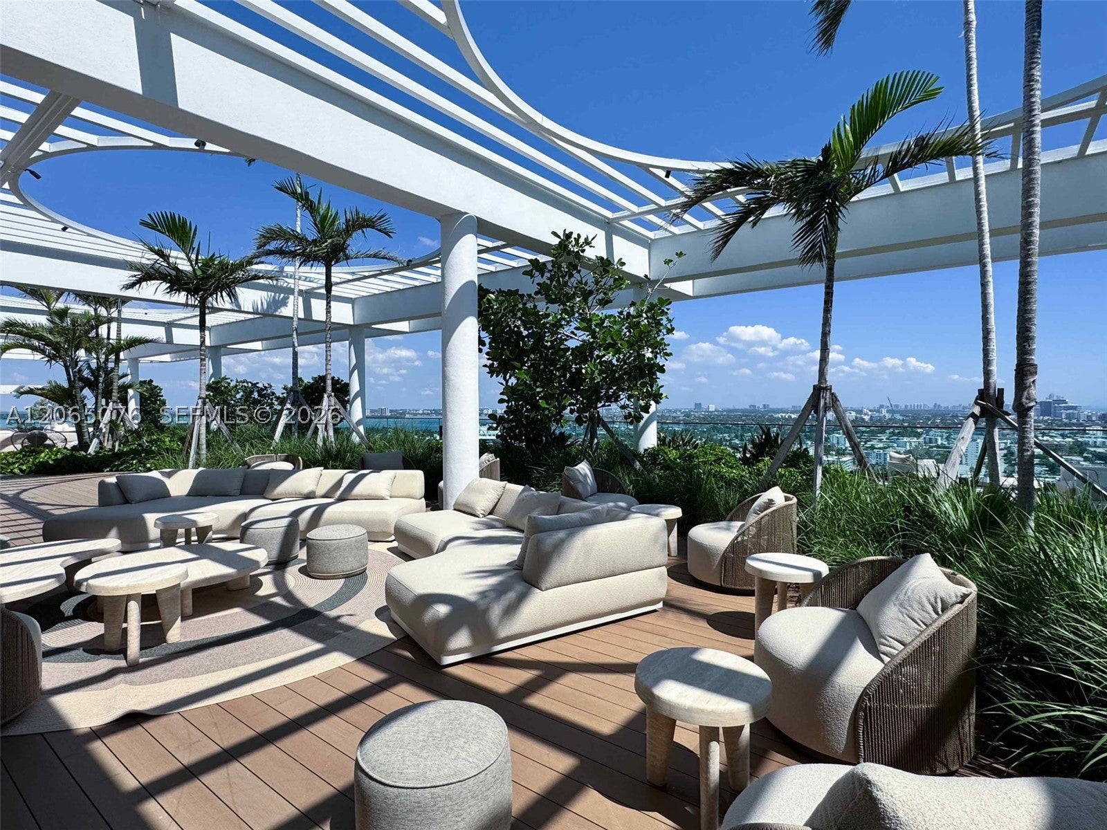 580 72nd St 808