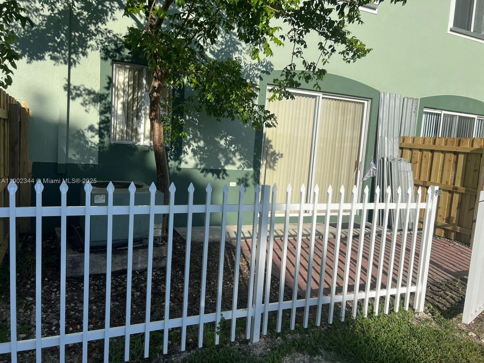 SHOMA TOWNHOMES AT KEYSCO - Residential Lease