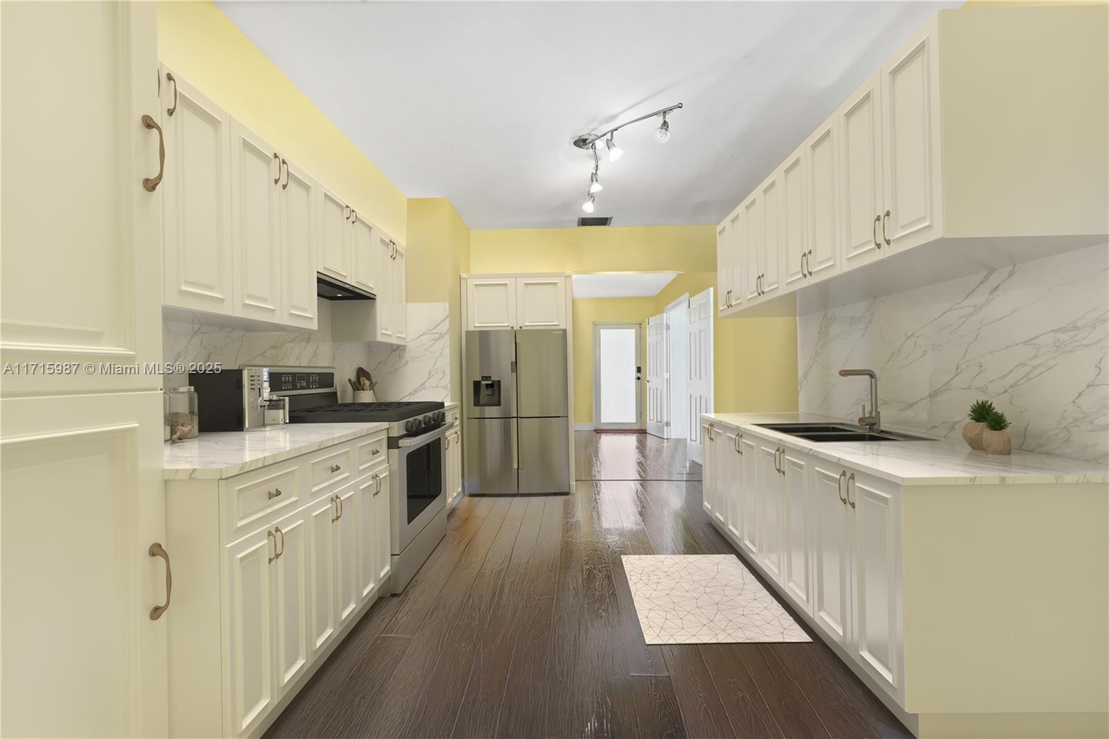 Property for Sale at 311 Ne 43rd St, Oakland Park, Miami-Dade County, Florida - Bedrooms: 3 
Bathrooms: 2  - $450,000