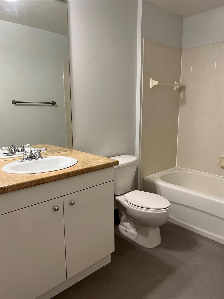 1919 Van Buren St 818A