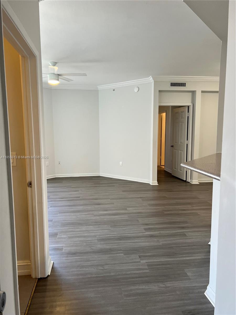 1919 Van Buren St 818A