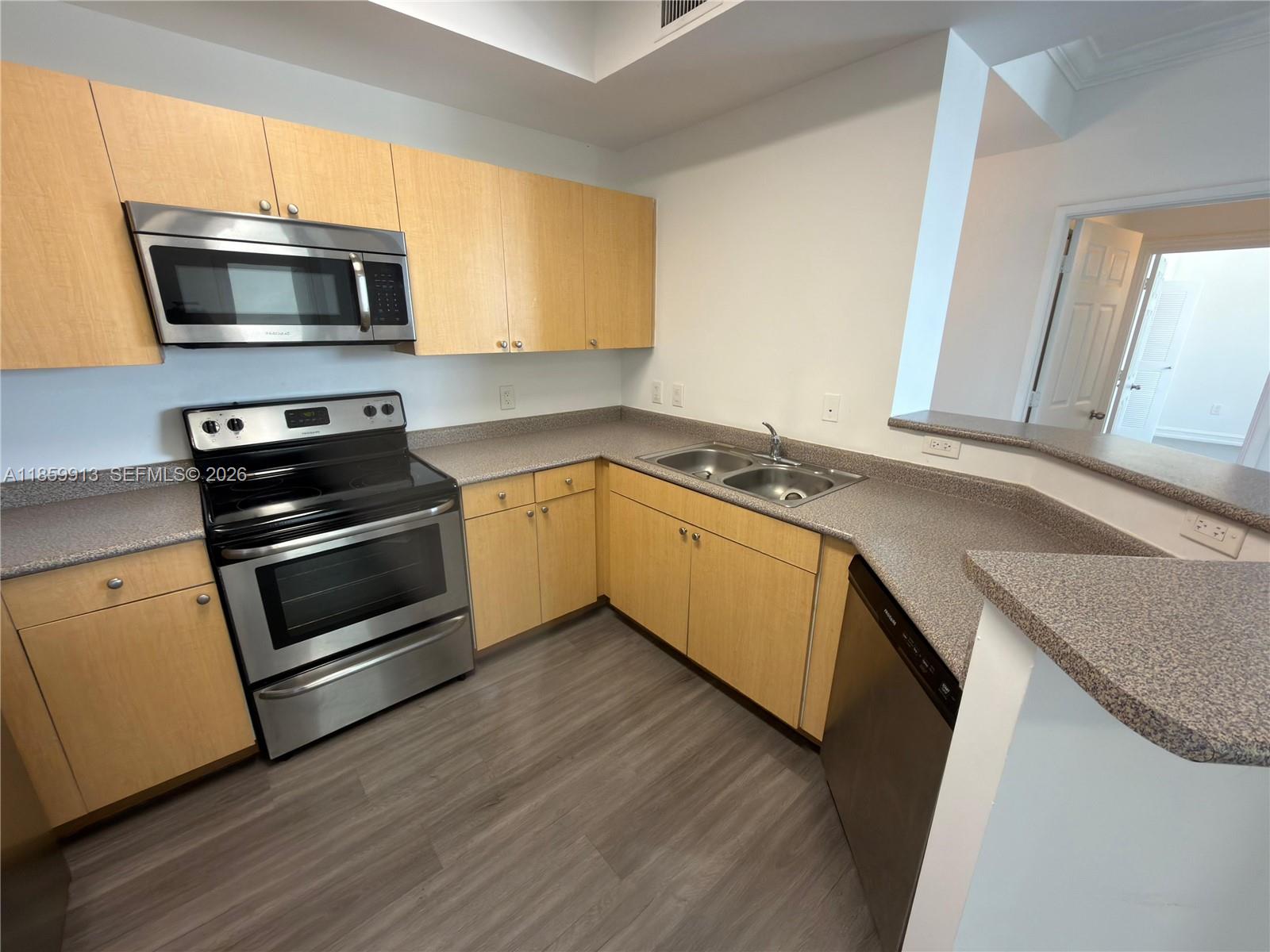 1919 Van Buren St 818A