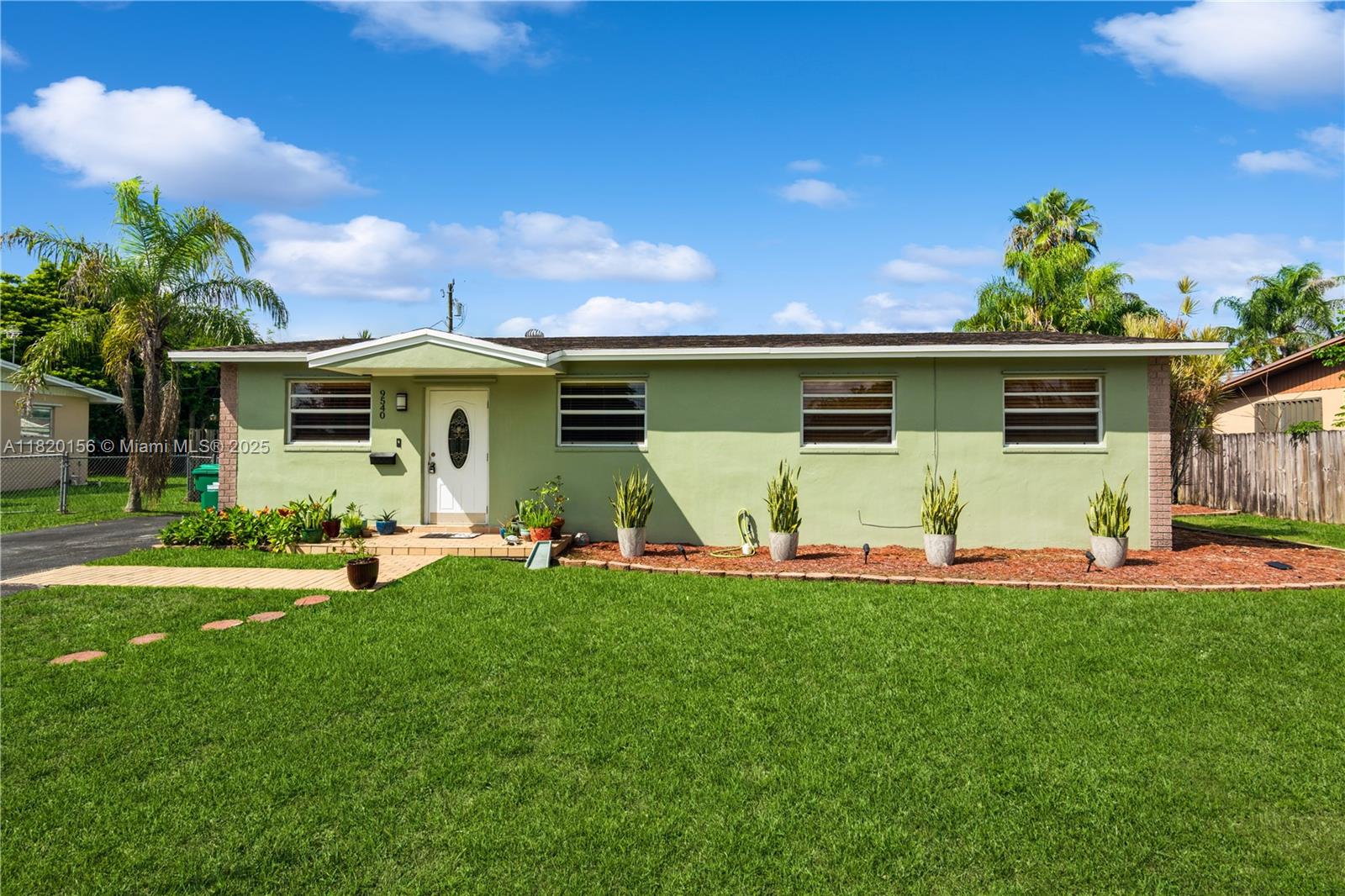 9540 Lisa Rd, Cutler Bay, Miami-Dade County, Florida - 3 Bedrooms  
2 Bathrooms - 