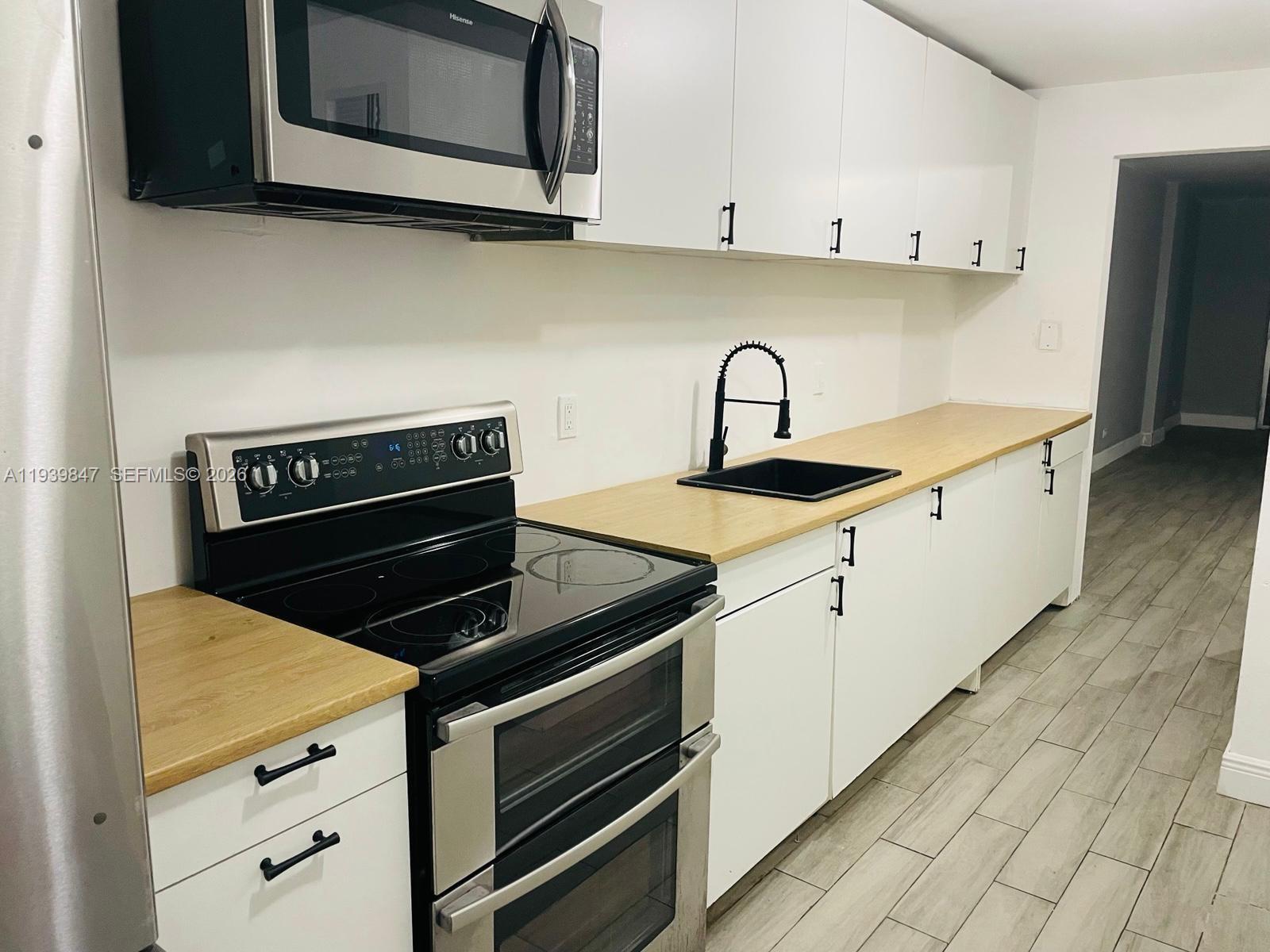 EASTERN SHORES WHITE HOUS - Residential