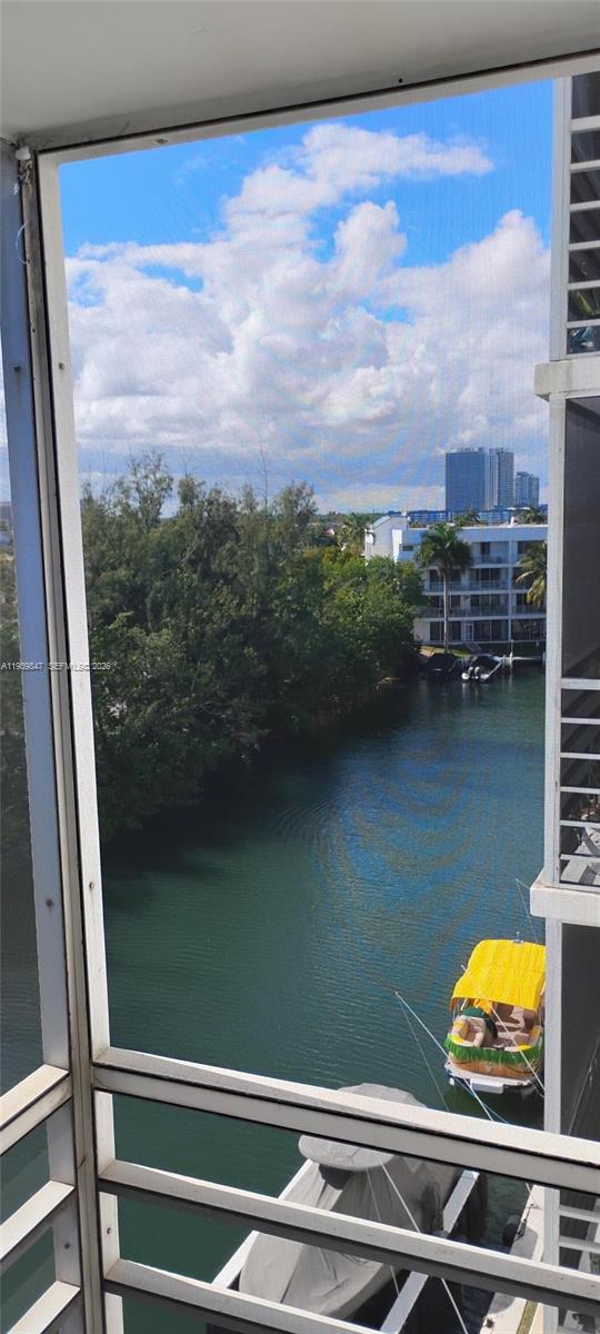 3660 NE 166th St 607