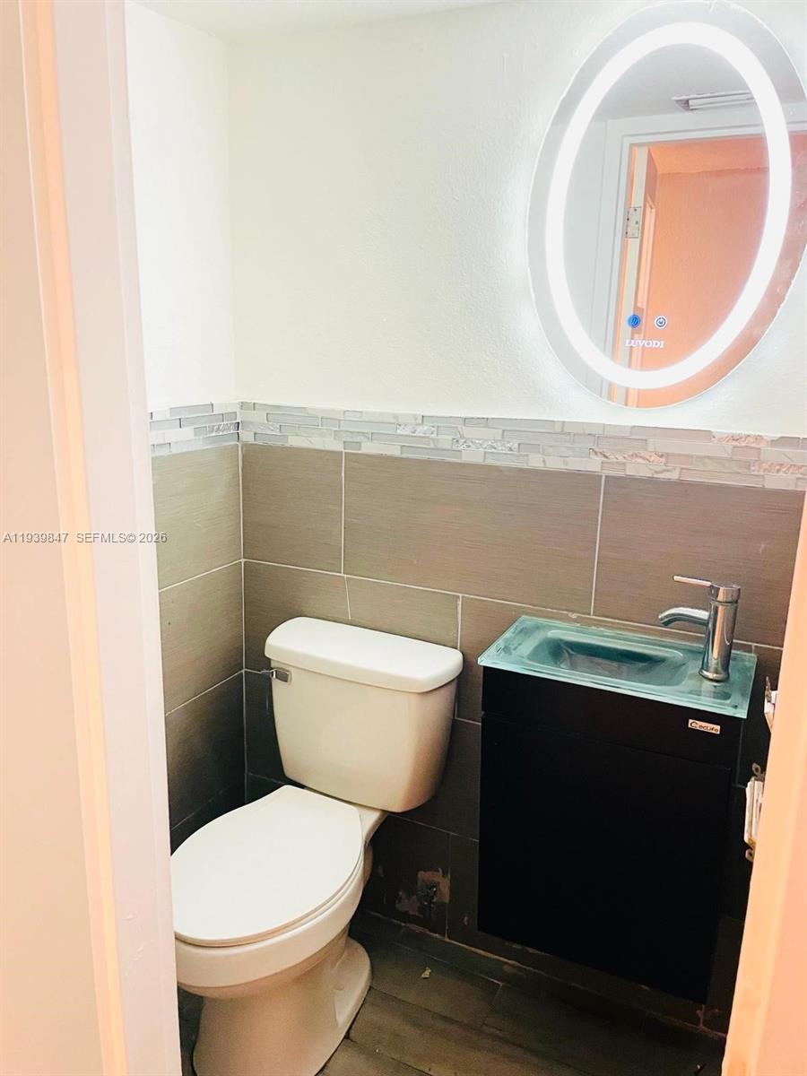 EASTERN SHORES WHITE HOUS - Residential