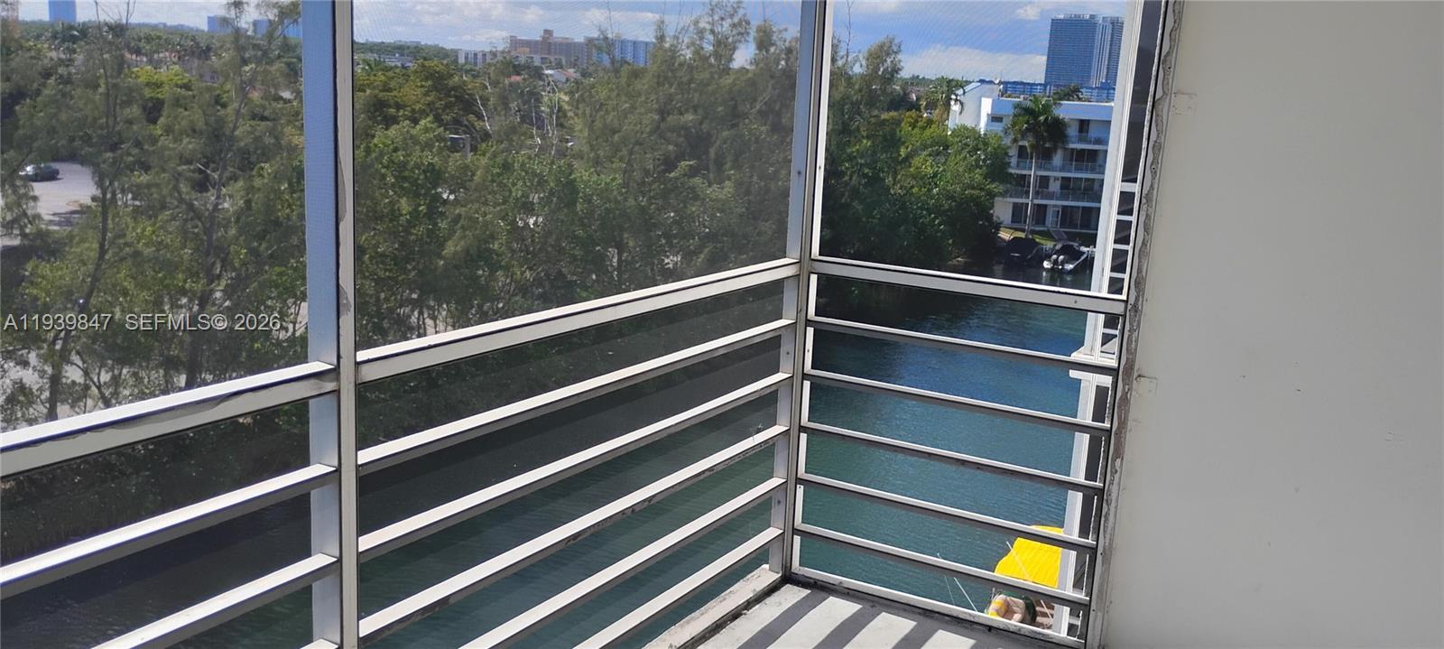 3660 NE 166th St 607