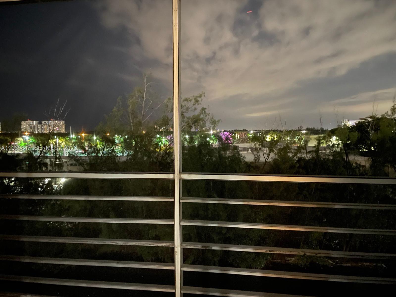 3660 NE 166th St 607