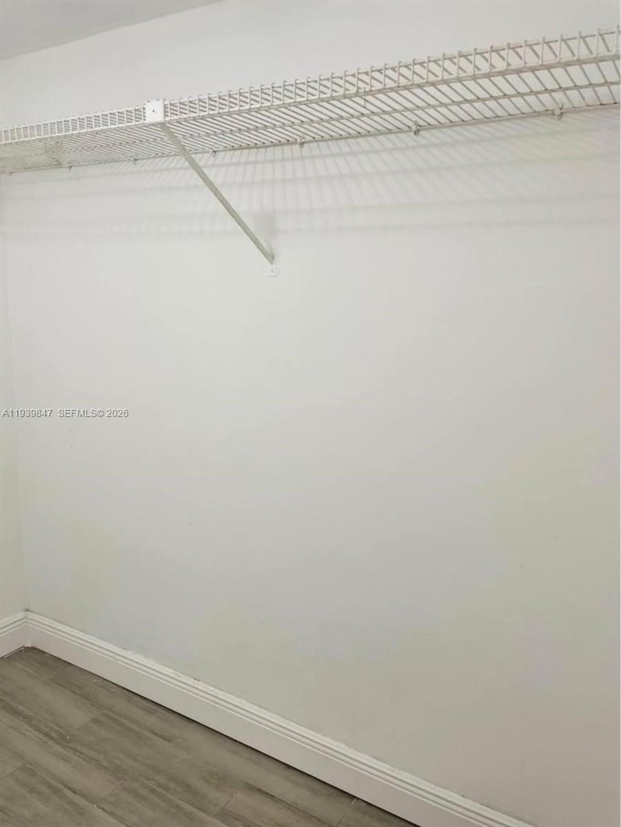 EASTERN SHORES WHITE HOUS - Residential