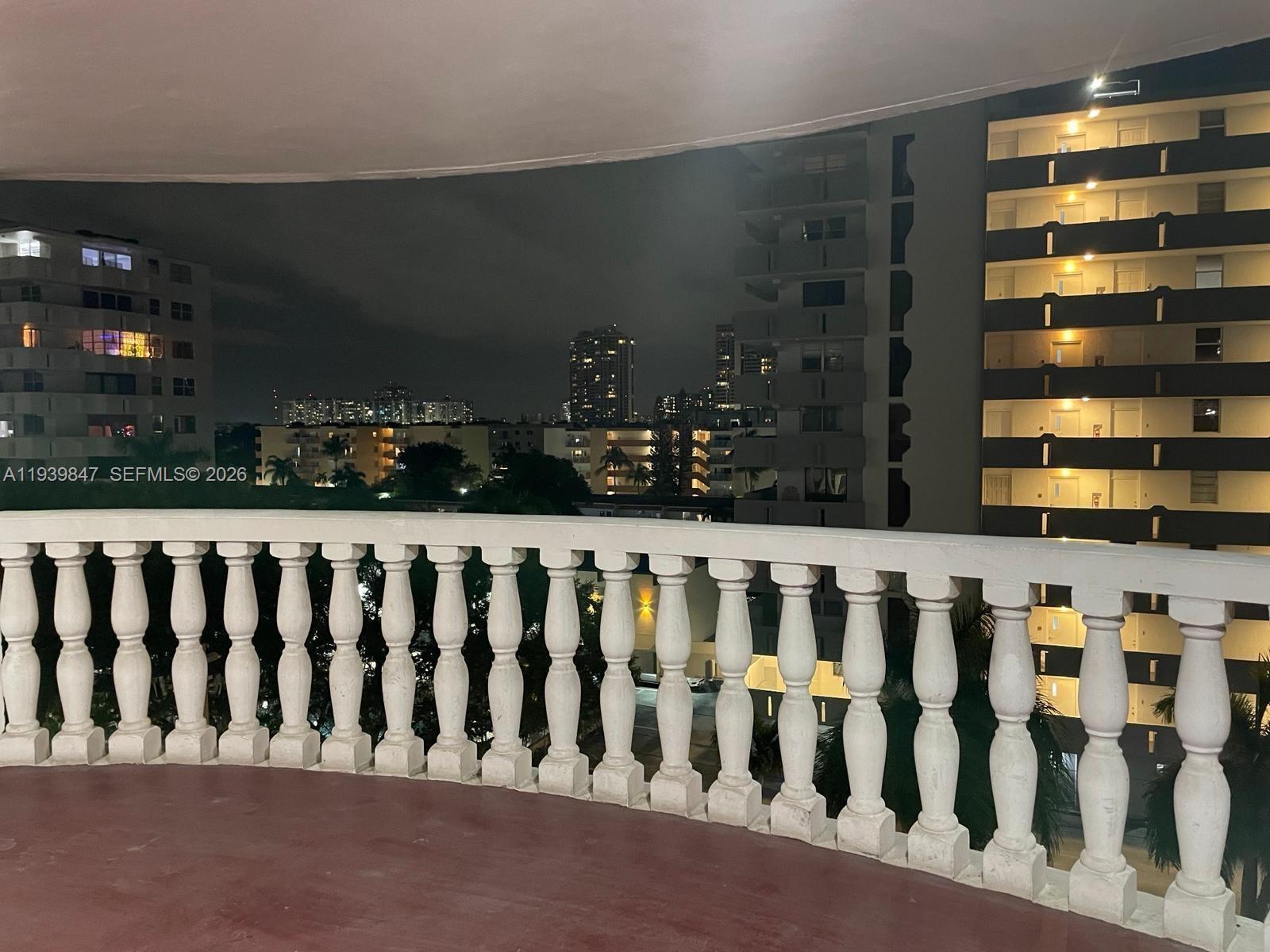 3660 NE 166th St 607