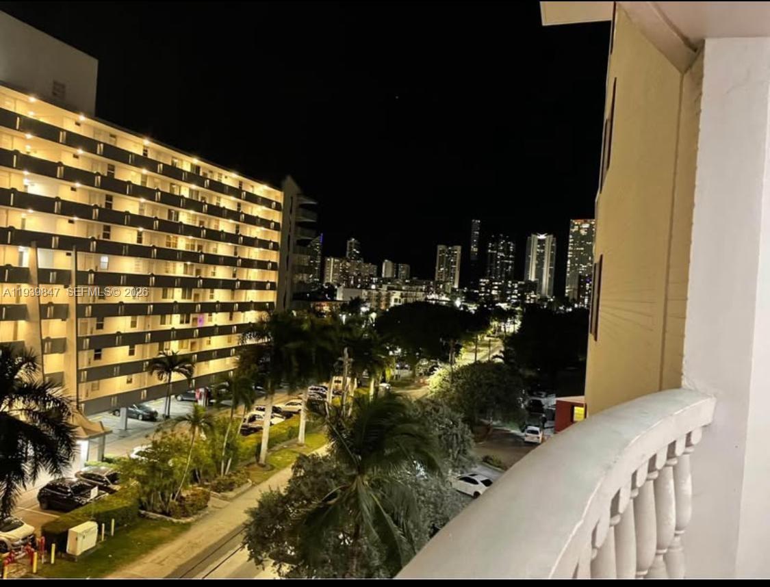 3660 NE 166th St 607