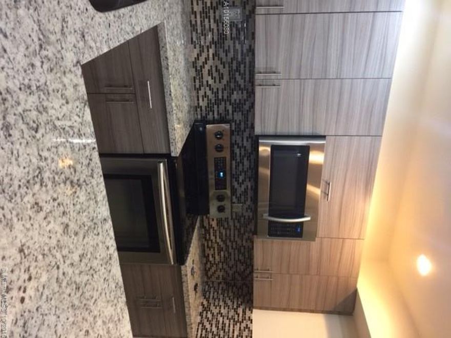 Gorgeous 1/1 Condo, Very spacious, open lay out, great lighting. Kitchen just remodeled a year ago. AMENITIES include, pool, tennis courts, gym, spa, club house, brand new laundry facilities, BBQ area. Its located right next to Baptist hospital in a very nice tree lined neighborhood, very close to major expressway. Wont last!