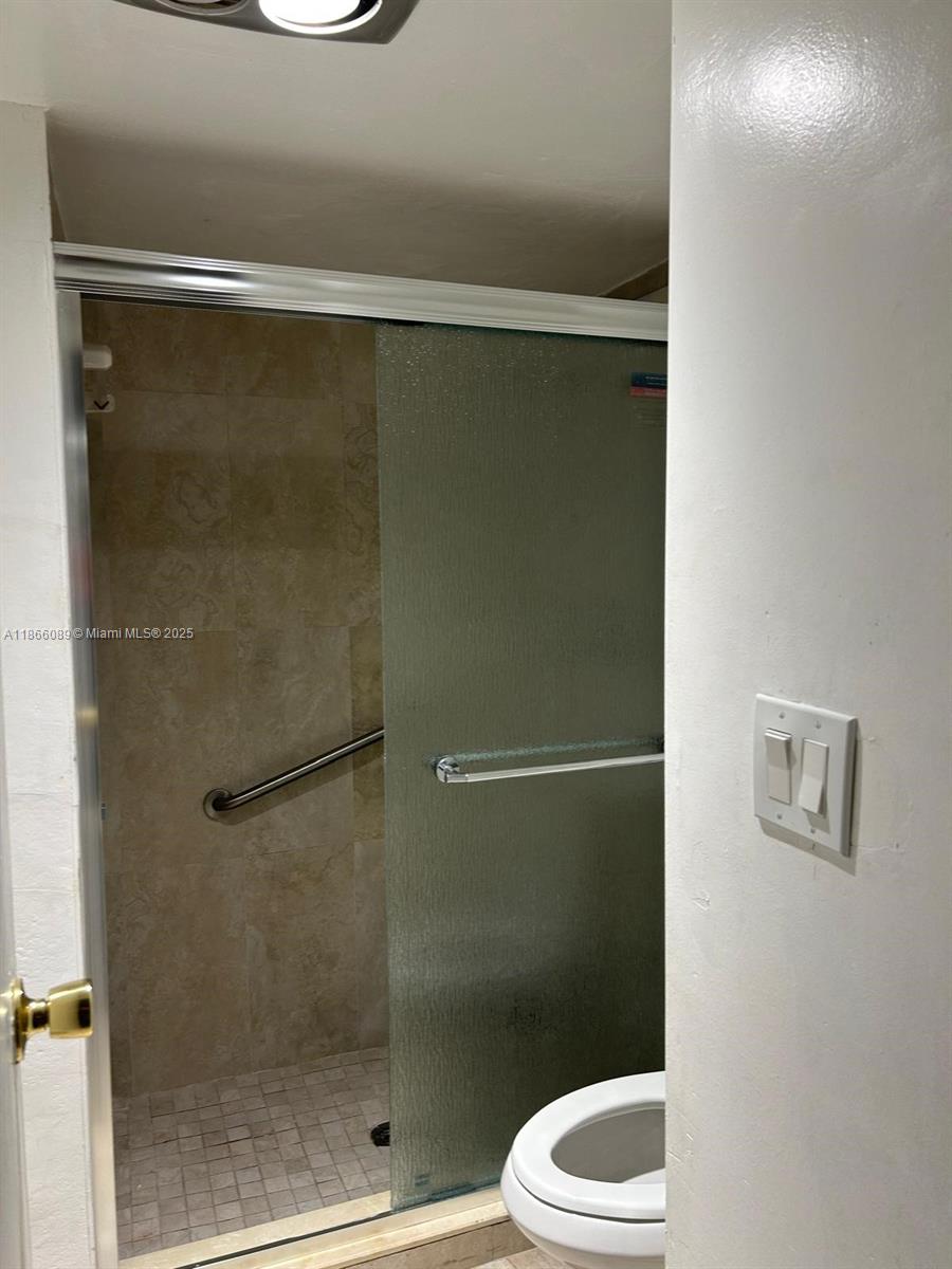 CONDOMINIUM 8 OF ENVIRON - Residential Lease