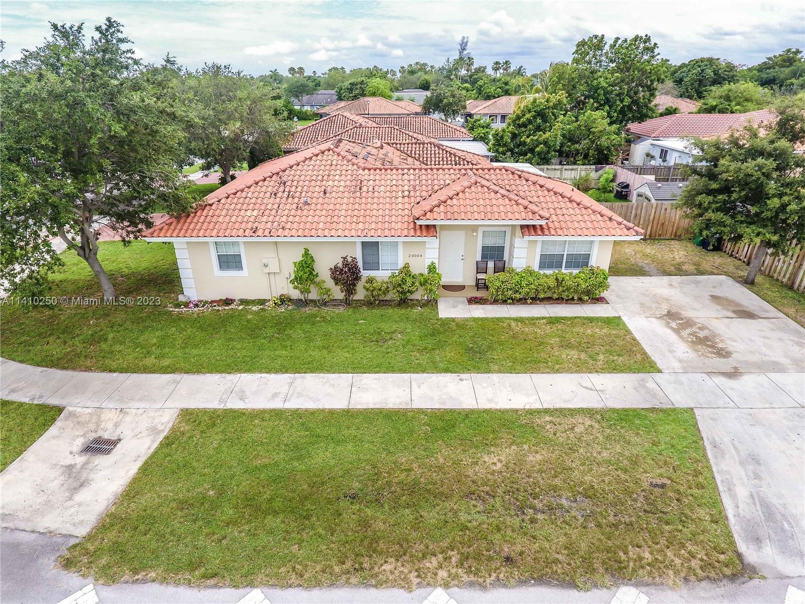 Welcome to this inviting and cozy 3-bedroom, 2-bathroom haven! This delightful home offers a perfect blend of comfort and functionality, ensuring a relaxed and enjoyable lifestyle. With its spacious layout and thoughtful design, every inch of this property has been optimized for your comfort. The living spaces are warm and inviting, creating an ideal atmosphere for gathering with loved ones or unwinding after a long day. The bedrooms are generously sized and provide ample room for rest and relaxation. The two well-appointed bathrooms offer convenience and style, making the morning rush a breeze. Conveniently located in a desirable neighborhood, this home is close to schools, parks, and everyday amenities. Don't miss out on the opportunity to call this home!