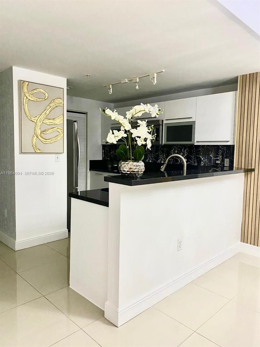 244 Biscayne Blvd 1605