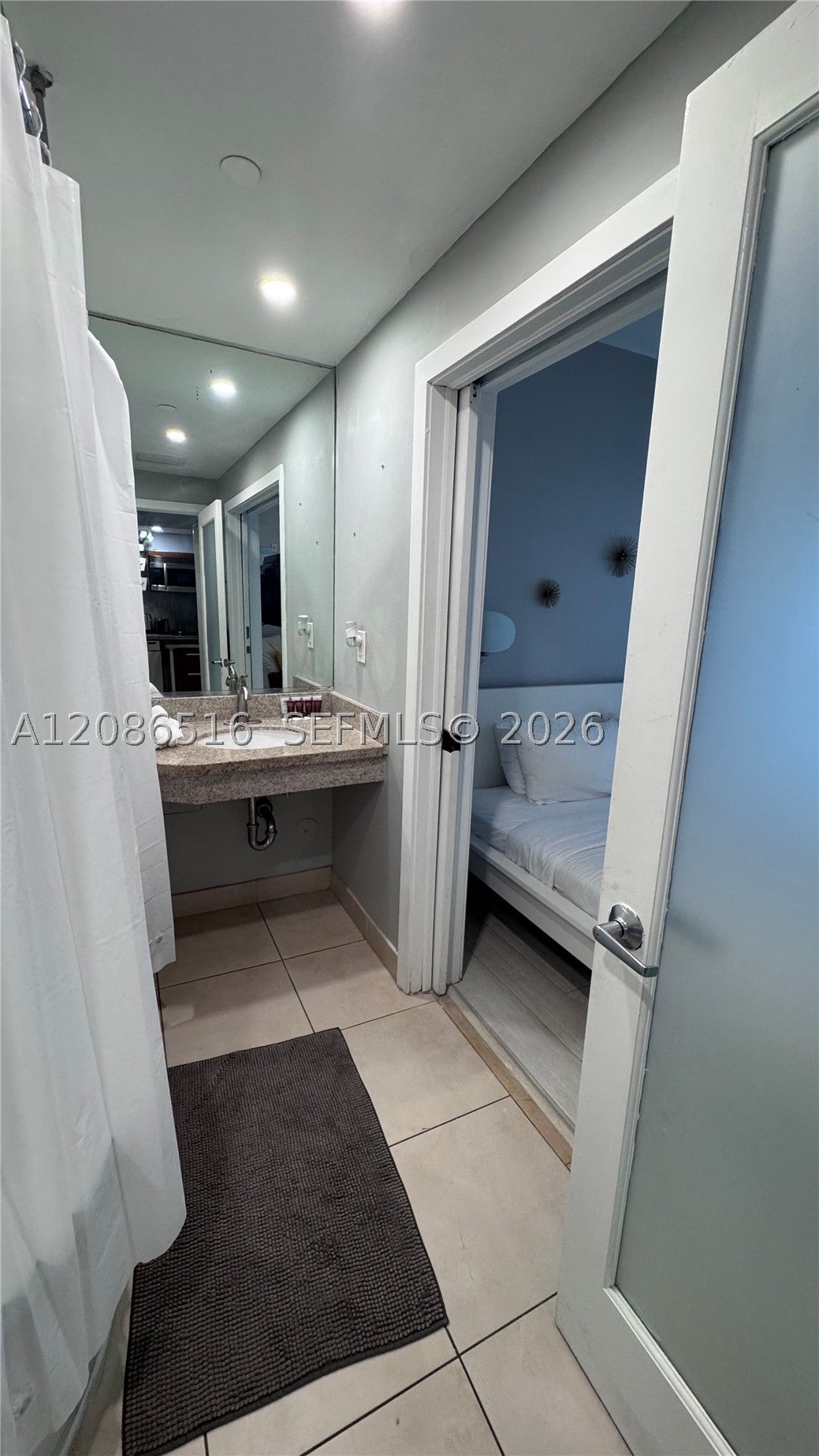 1036 Ocean Dr B205, Miami Beach, FL, 33139/$269,000 4 1036 Ocean Dr B205