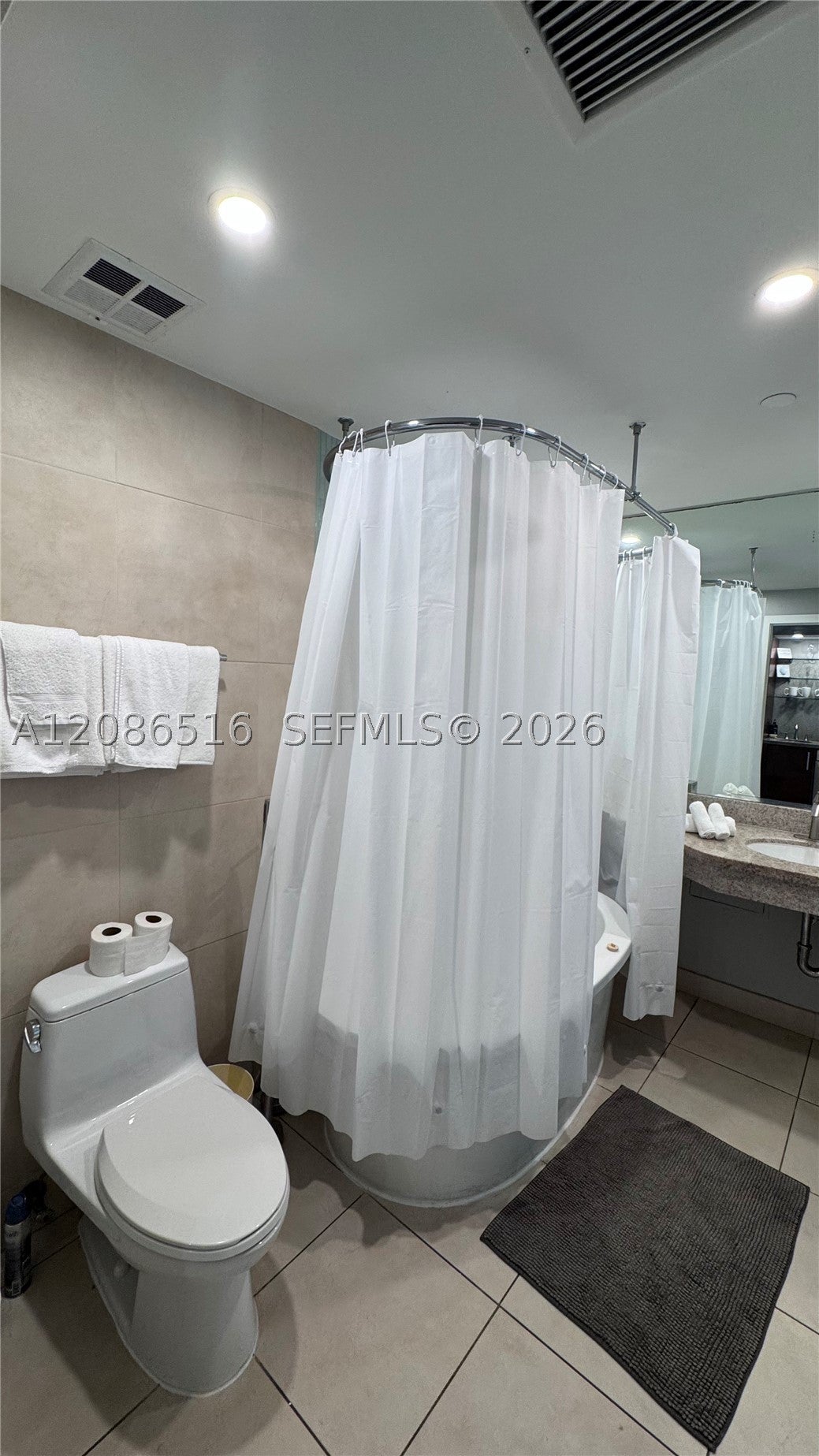 1036 Ocean Dr B205, Miami Beach, FL, 33139/$269,000 2 1036 Ocean Dr B205