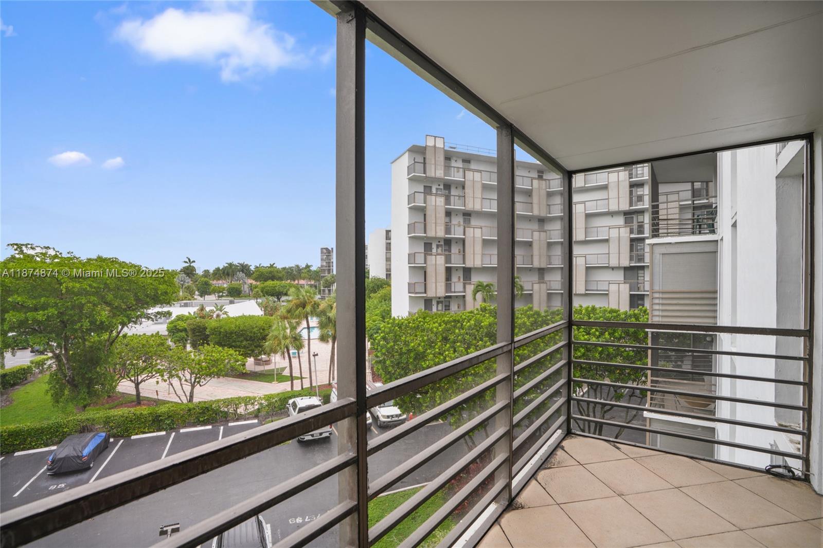 BISCAYA IV CONDO - Residential