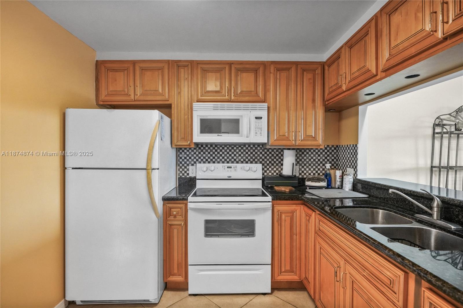 BISCAYA IV CONDO - Residential